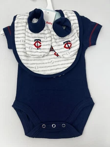 MINNESOTA TWINS BASEBALL MLB BABY Gen Merch BODYSUIT BIB SLIPPERS SET NB (717) - Picture 1 of 6
