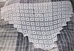 Bufanda tocador de ganchillo a mano tapete corredor de mesa de colección blanca 27” triángulo - ¡Bonita! - Imagen 1 de 4