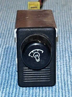 89 90 91 92 93 94 95 Suzuki Sidekick Geo Tracker Interruptor de atenuación de luz de tablero Foto 1 de 4