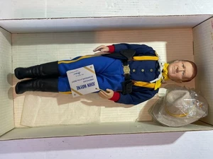 John Wayne Memorabilia Effanbee 1981 (CJL060610) - Bild 1 von 4