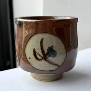 Japanese Mashiko Ceramic Pottery Tea Cup Yunomi Flowers Brown Kaki Glaze Japan - Picture 1 of 8
