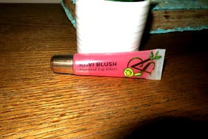 ❤️ Victoria's Secret NEU VS KOLLEKTION ❤️ KIWI BLUSH ❤️ Lipgloss 0,46oz VERSIEGELT - Bild 1 von 2