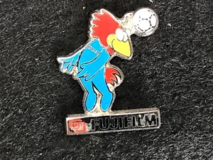  PINS PIN FOOTBALL SOCCER FOOT WORLD CUP 98 FRANCE 1998 ARTHUS BERTRAND  - Picture 1 of 1
