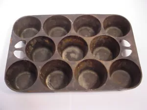 Vintage Cast Iron 11-Cup Muffin Pan Unbranded - Picture 1 of 11