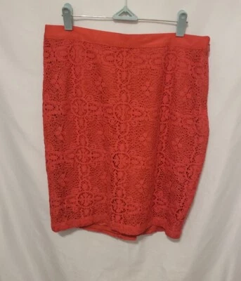 Falda lápiz de encaje The Limited talla 10 rojo coral cremallera lateral forrada abertura trasera Foto 1 de 4