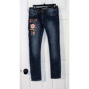 Machine Jeans Embroidered Floral Detail Dark Wash Denim Jr. Skinny Size 9 NWT - Picture 1 of 9