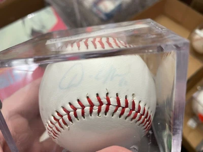 Béisbol autografiado firmado por Dan Uggla Foto 1 de 3