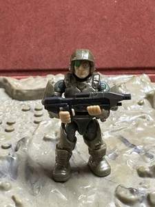 MEGA Construx - Halo Clash on the Ring Micro Figures - MARINE w/ Assault Rifle - Picture 1 of 4