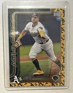 2025 Topps Serie 1 SETH BROWN Logo Squadra Bordo Variazione #8 Atletica - Foto 1 di 2