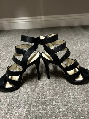 美丽的 BCBGeneration 预爱黑色绑带凉鞋 6.5 码。 上好 cond — 第 1/3 张图片