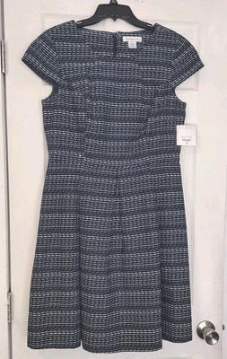 Nuevo con etiquetas Vestido Liz Claiborne Mujer 12 Azul y Blanco Tweed Look Plisado Manga Gorra Foto 1 de 4