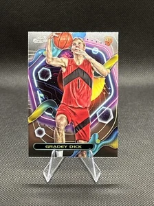 Carta Rookie 2023-24 Topps Cosmic Chrome Gradey DICK! #182 RC Raptors - Foto 1 di 6