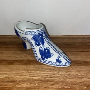 VINTAGE DECORATIVE CHINOISERIE BLUE AND WHITE PORCELAIN SHOE PLANTER 7" - Picture 1 of 13