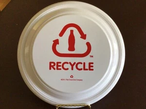 Unique 2011 Coca Cola Frisbee RECYCLE, White w/ red lettering & recycling symbol - Picture 1 of 3