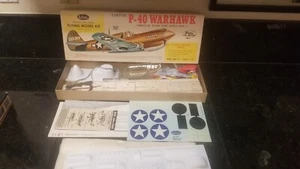 GUILLOWS CURTISS P-40 WARHAWK PLANE WOODEN FLYING MODEL KIT - Picture 1 of 1
