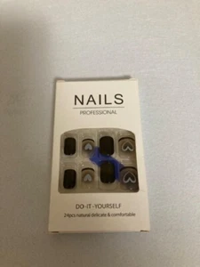 Press On Nails - Do It Yourself - Black and Natural with Hearts - Short Length - Picture 1 of 2