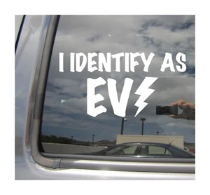 Me identifico como vehículo eléctrico EV - Divertida calcomanía de vinilo para orinar en coche 02244 - Imagen 1 de 2