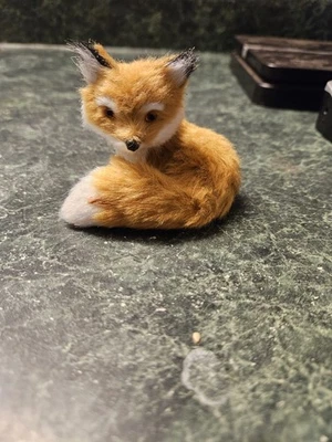 Mini juguetes de zorro dormido miniatura decoración del hogar realista animal alcance juguetón Foto 1 de 4