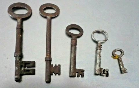 ANTIQUE KEY COLLECTION 5 Cover