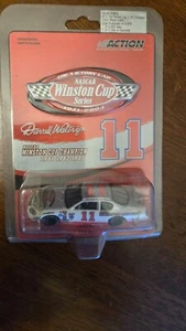 Darrell Waltrip #11 The Victory Lap 3x Champion 2003 Chevrolet Monte Carlo 1:64 - Picture 1 of 1
