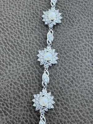 Hermosa pulsera Gold Coast enchapada en platino circonita cúbica y perlas de imitación de 7,5". ¡NUEVO EN CAJA! Foto 1 de 4