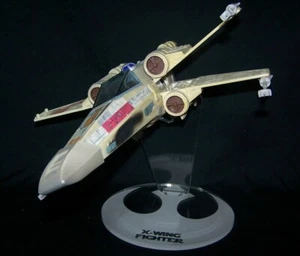 Acryl Aufsteller für Kenner Vintage & Hasbro POTF Star Wars X-wing banked - Bild 1 von 6