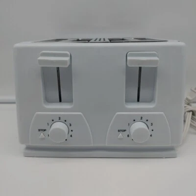 Brentwood Toaster Cool Touch 4 Slice White Model TS-264 Works Great! - Image 1 of 4
