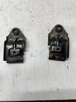 06-11 Cadillac DTS Buick Lucerna Radiador Soporte de Montaje Superior LH RH Juego de Pares B8 Foto 1 de 4