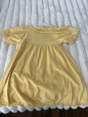 Желтое платье для девочек Chloe размер 8 с кружевной отделкой и рукавами-затяжками - Изображение 1 из 4
