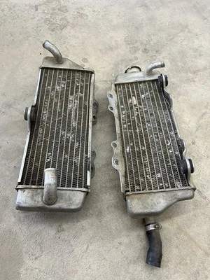 2003-2005 Yamaha YZ450F OEM Left/ Right Radiator Set 5TA-12461-00-00 - Image 1 of 2