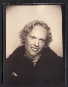 MUJER RUBIA PELIGROSAMENTE SEXY SONRISA SINIESTRA ~ FOTO MATÓN DE FOTOS AÑOS 30 - Imagen 1 de 1