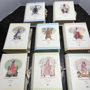 JUEGO DE 8 CAJAS DE COLECCIONISTA TAPA DURA COLECCIÓN AMERICAN GIRL CON JUGUETES DE CARTÓN - Imagen 1 de 9