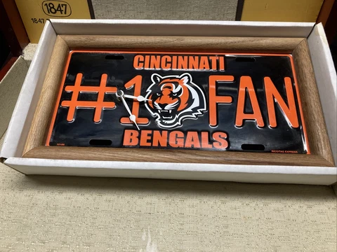 Vintage  Cincinnati Bengals Wood Framed NFL Tin License Plate Clock  RARE , New Cover