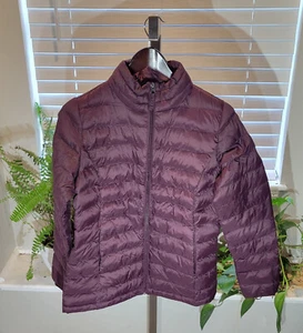 Amazon Essentials Ladies Size Medium M Burgundy Puffer Jacket - Picture 1 of 3