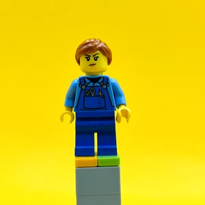 LEGO City Minifigure Mechanic Female, Medium Blue Shirt and Overalls cty1072 - Picture 1 of 4