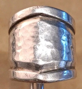 Anillo banda ancha cónica martillado a mano de plata esterlina nativa americana talla 7 BONITO - Imagen 1 de 8