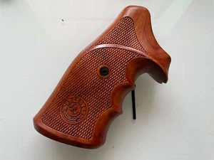 Empuñaduras para empuñadura de revólver Taurus mediana/grande, .357, empuñaduras de mango de 6 disparos - Imagen 1 de 4