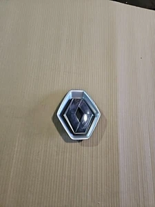 Renault Laguna 2006-2013 bonnet badge - Picture 1 of 4