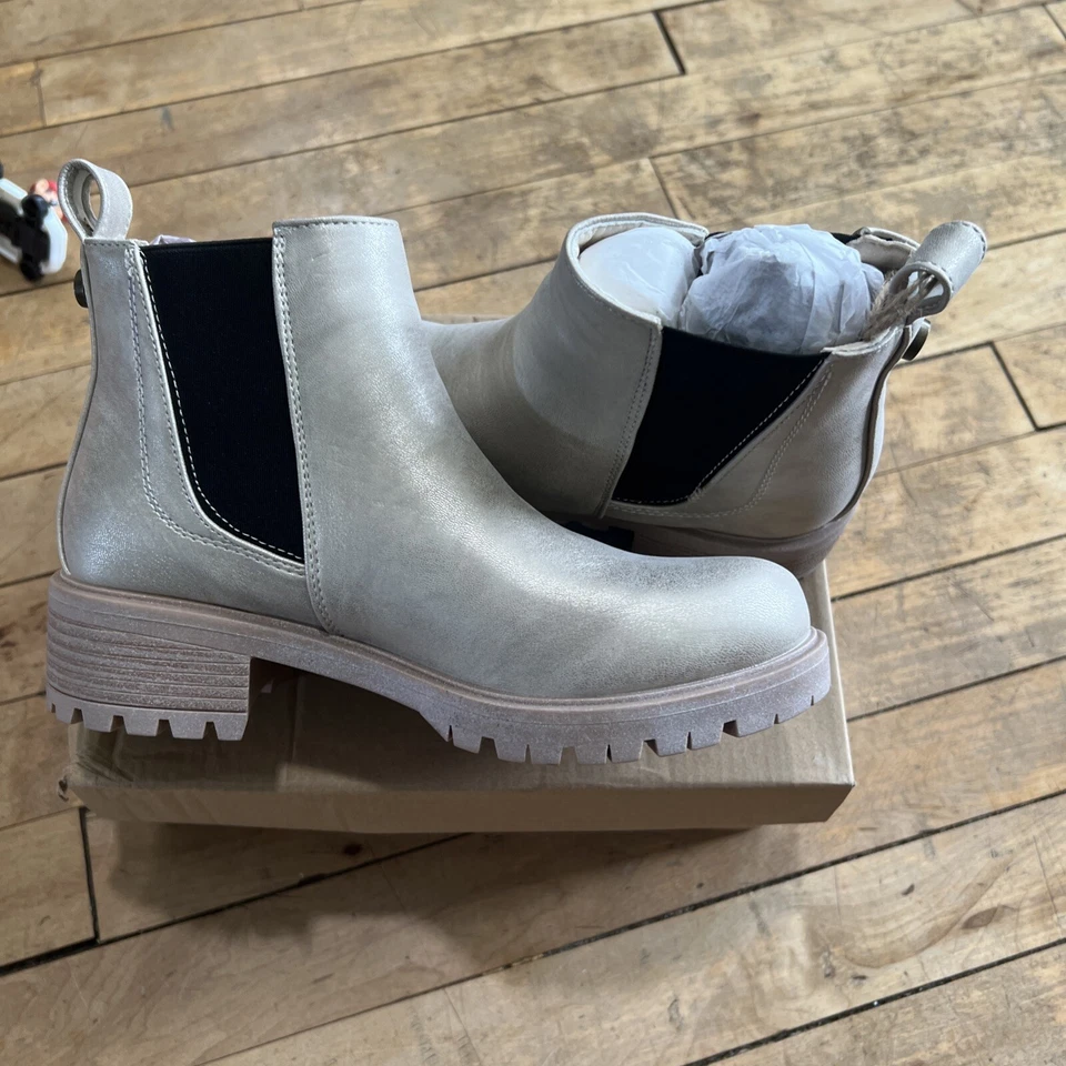 Ankle Booties Pull-On Seven7 Billie Platform Womans Size 6 Gold Metallic