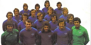 COLLECTION OF #100 CHELSEA FOOTBALL TEAM PHOTOS - Picture 1 of 1