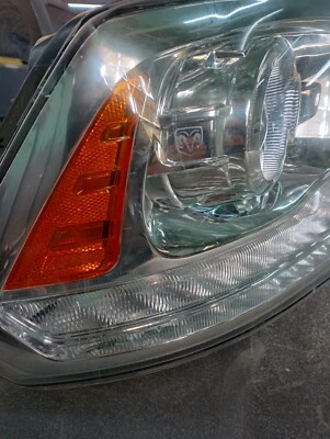 Conjunto combinado de faros derecho Mopar 68001484AC para Dodge Ram 1500 2009 Foto 1 de 4