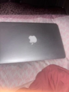 MacBook Air 13-inch 2024 M3 / 16GB RAM / 512GB SSD / 10-Core GPU / Space Gray - Picture 1 of 1