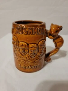 coffee mugs vintage 3D Mt. Rushmore Squirrel handle. Super Cute! Great condition - Picture 1 of 4