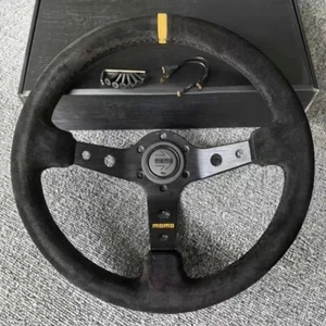 Volante Momo Gamuza Racing Sport 350m Plato Profundo Agujas Amarillas y Negras - Imagen 1 de 2