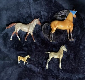 4 - Vintage BREYER Horse Models Assorted Colors Sizes Styles - Picture 1 of 2