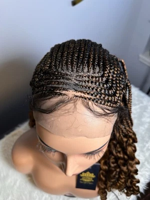 Peluca de pan sintético dorado y negro Foto 1 de 3