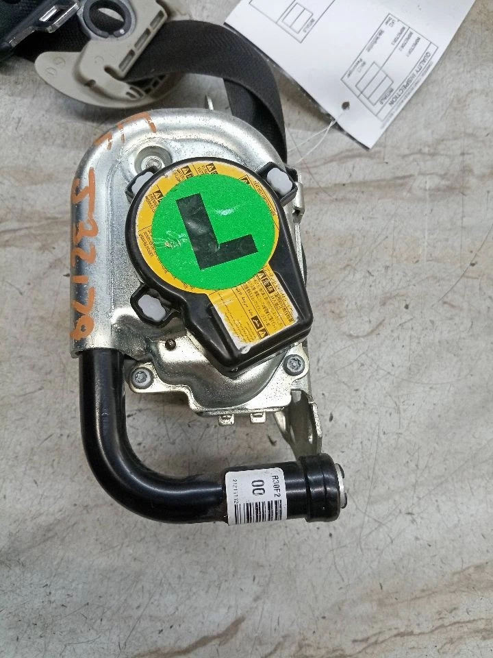 Used Front Left Seat Belt Front fits: 2013 Toyota Prius bucket Prius C VIN B3 7t Foto 1 de 4