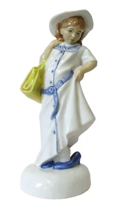 Royal Doulton Figurine Dressing Up Childhood Days HN 2964 - Made in England - Picture 1 of 7