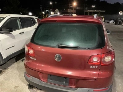 Trunk/Hatch/Tailgate Spoiler Without Camera Fits 09-11 TIGUAN 2119503 - Imagem 1 de 4