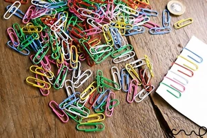 200 x Assorted Colour Paper Clips Binding Office Craft 29mm Office Stationary - Picture 1 of 8